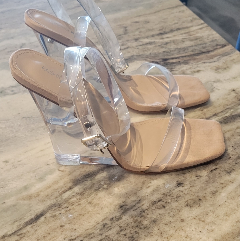Clear wedge heel size 10 w - Picture 7 of 7